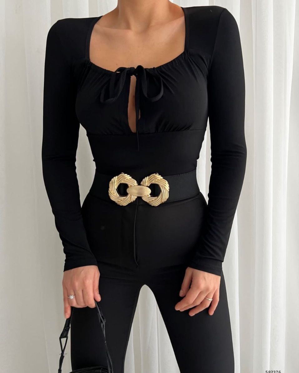 Simple Top With Tie