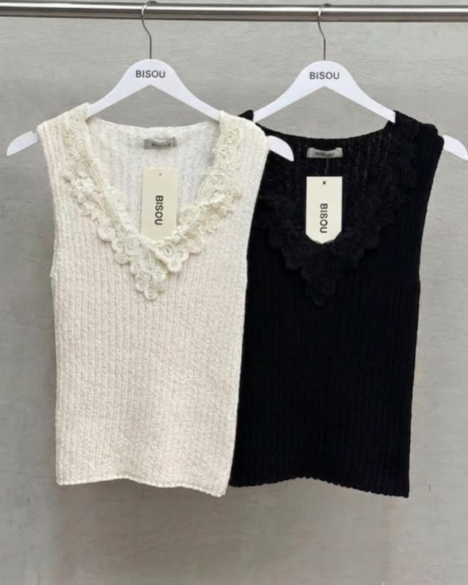 Chic Lace V-Neck Sleeveless Knit Top