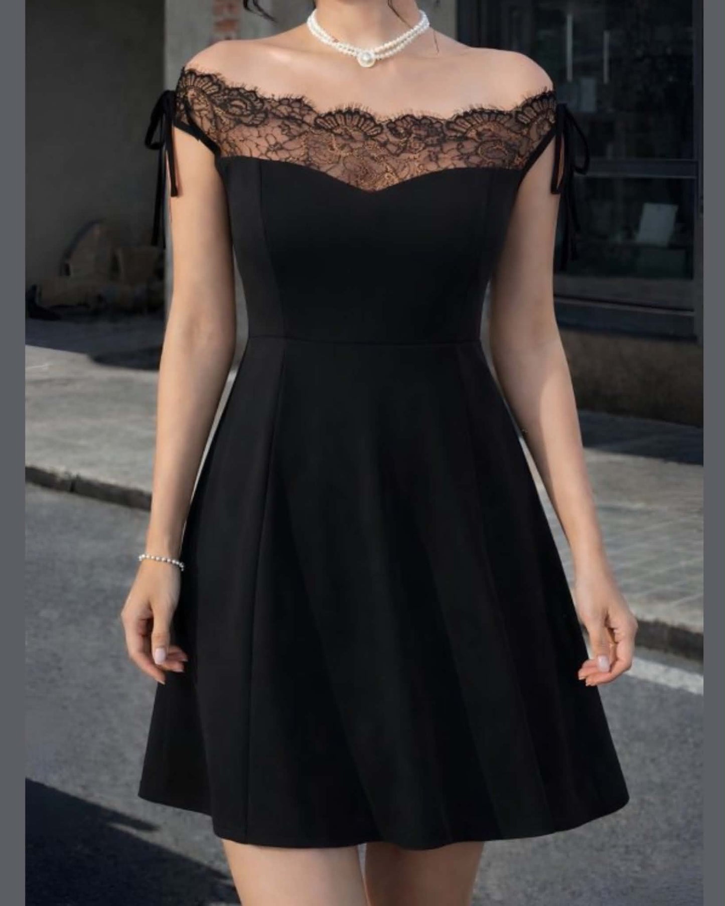 One Color Short Wide Dress With Laces