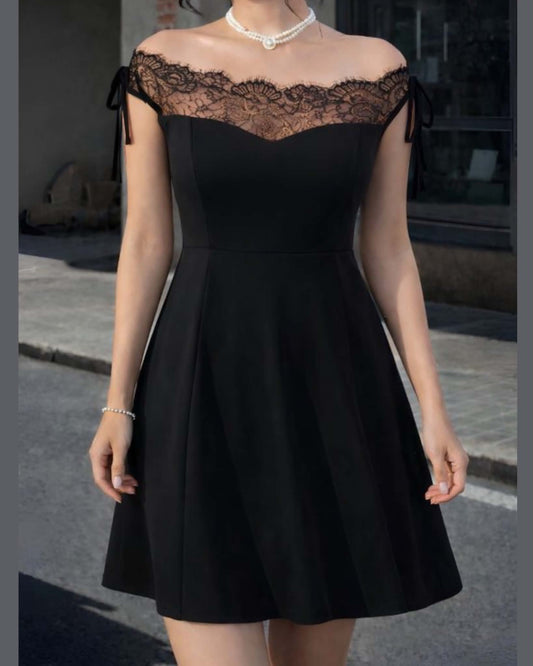 One Color Short Wide Dress With Laces