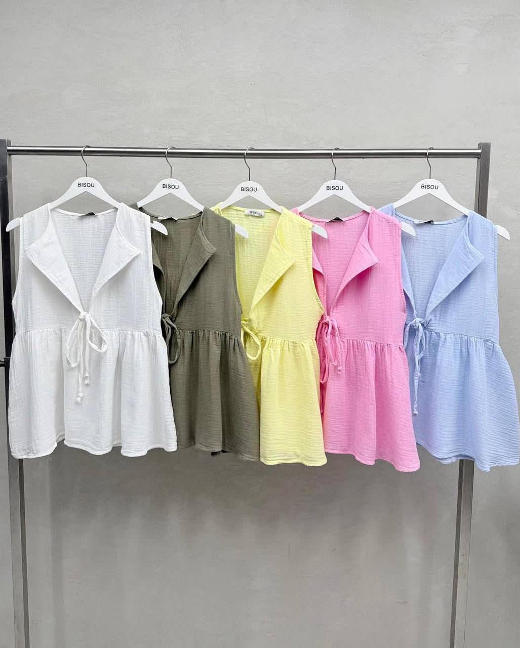 Cut Wide Top With Tie