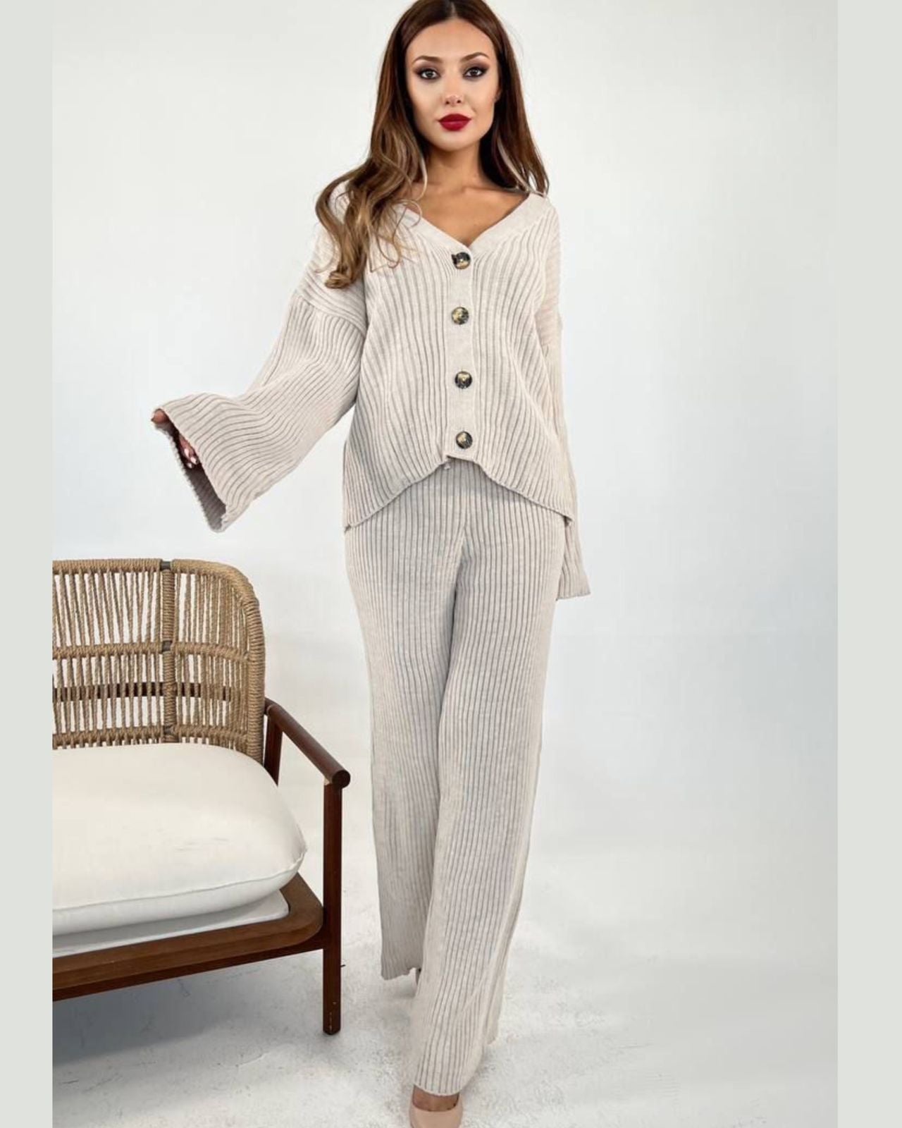 Wool Set With Button