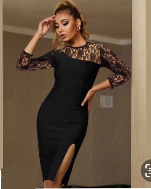 Elegant Dress With Laces And Slit