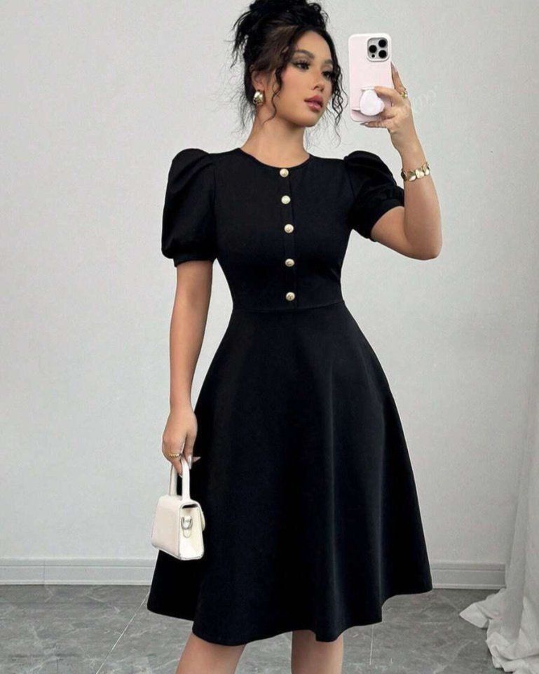 Short Sleeve Wide Dress With Buttons