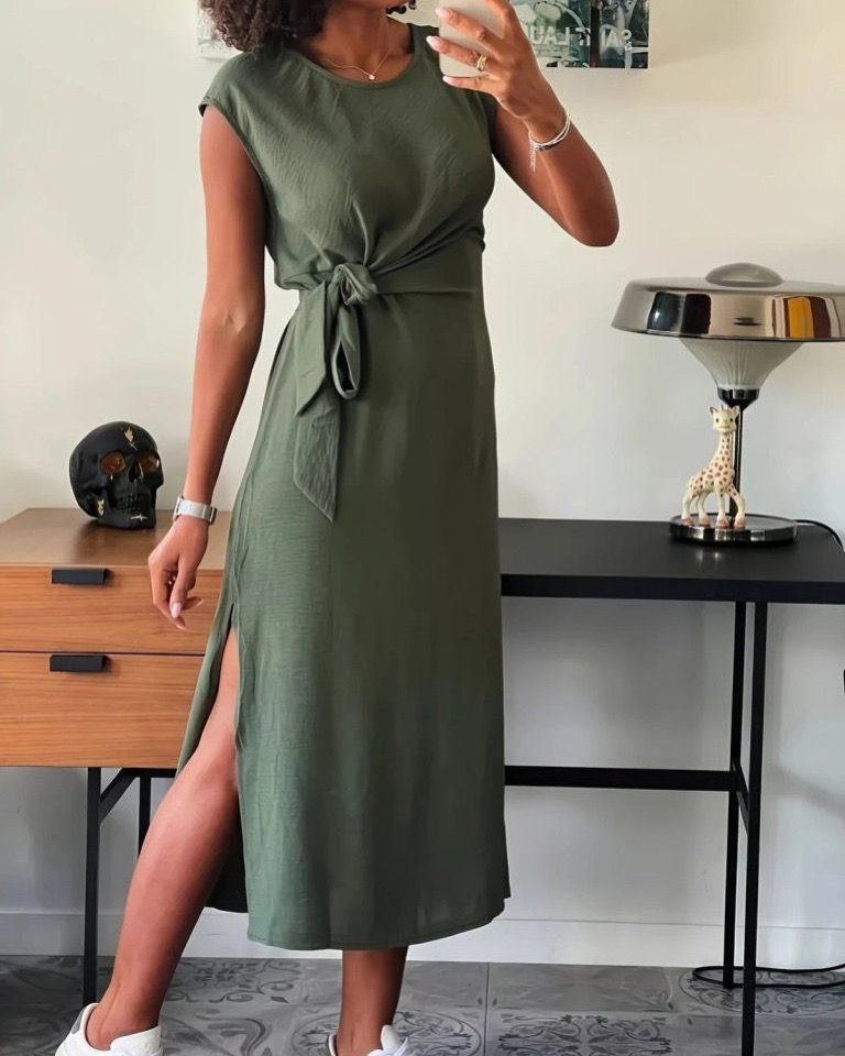 Elegant Simple Long Dress With A Tie