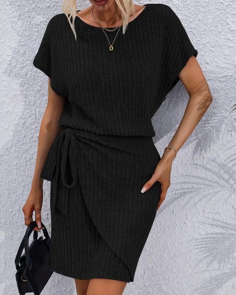 Short Sleeve Dress With A Tie