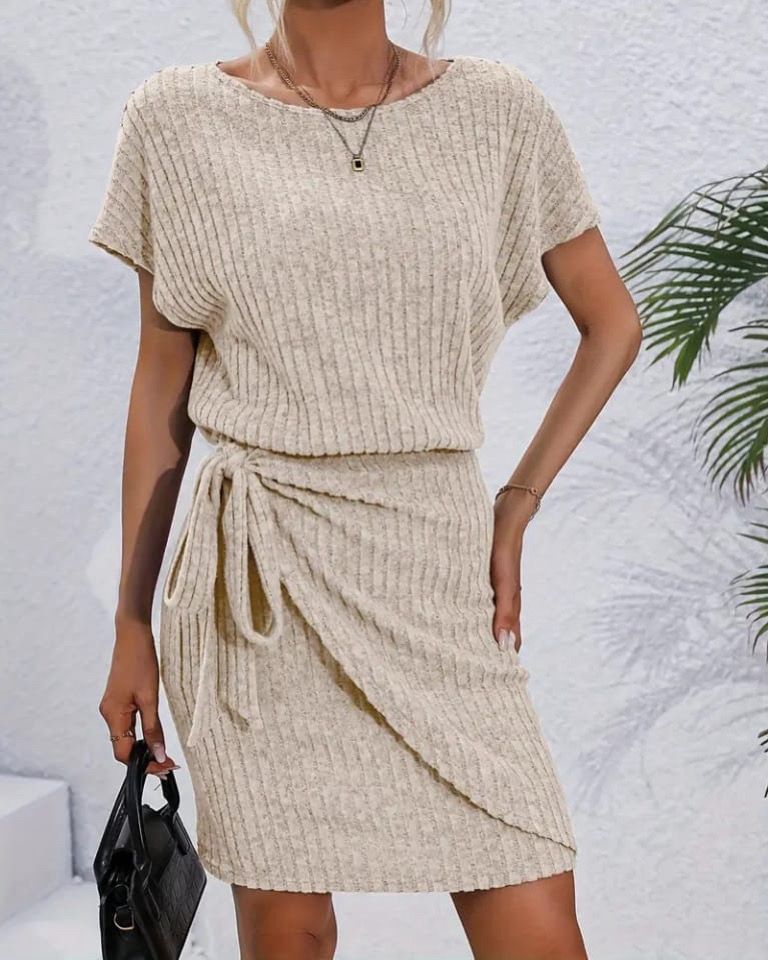 Short Sleeve Dress With A Tie